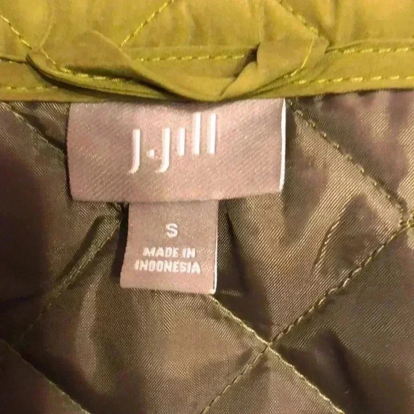 J. Jill snap close vest. - Picture 7 of 10
